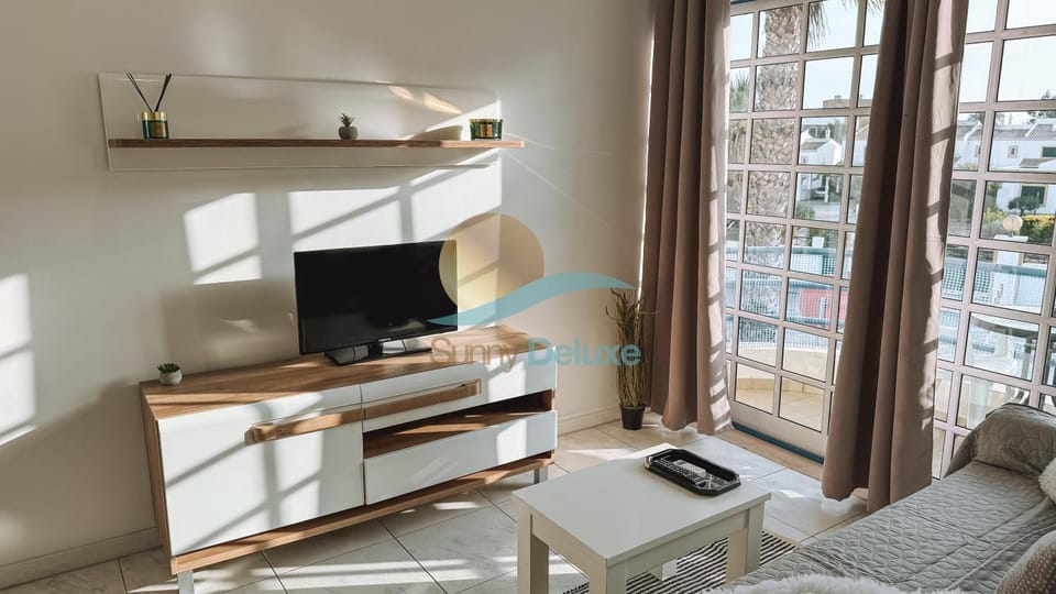 Communal lounge/ TV room, TV and multimedia, Living room