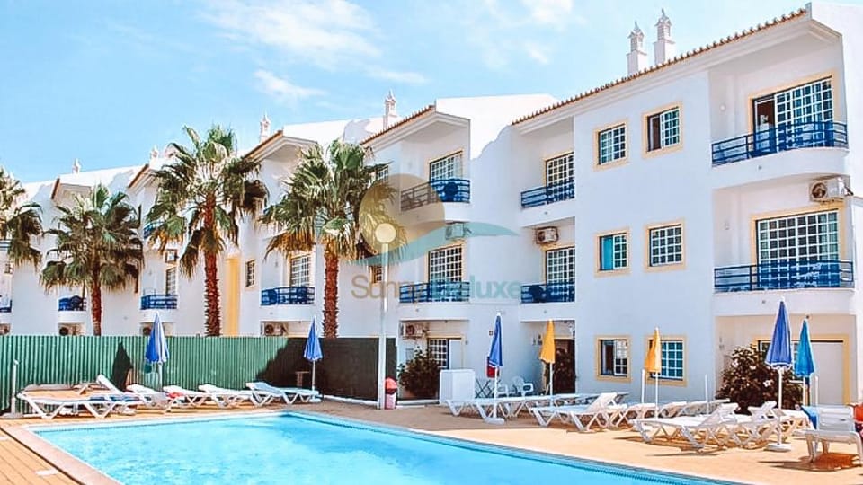 Property building, Patio, Day, Pool view, Swimming pool, sunbed