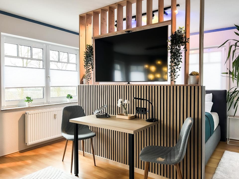 TV and multimedia, Living room, Seating area, Dining area