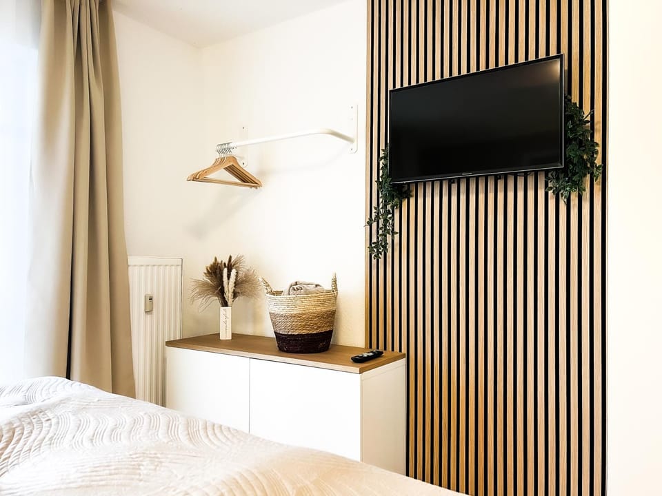 Bed, TV and multimedia, Kitchen or kitchenette, Photo of the whole room, Bedroom