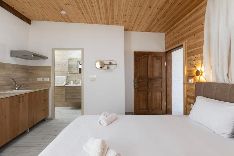 towels, wardrobe