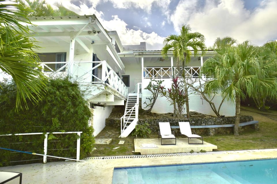 Property building, Patio, Spring, Day, Garden, Garden view, Pool view, Swimming pool, sunbed