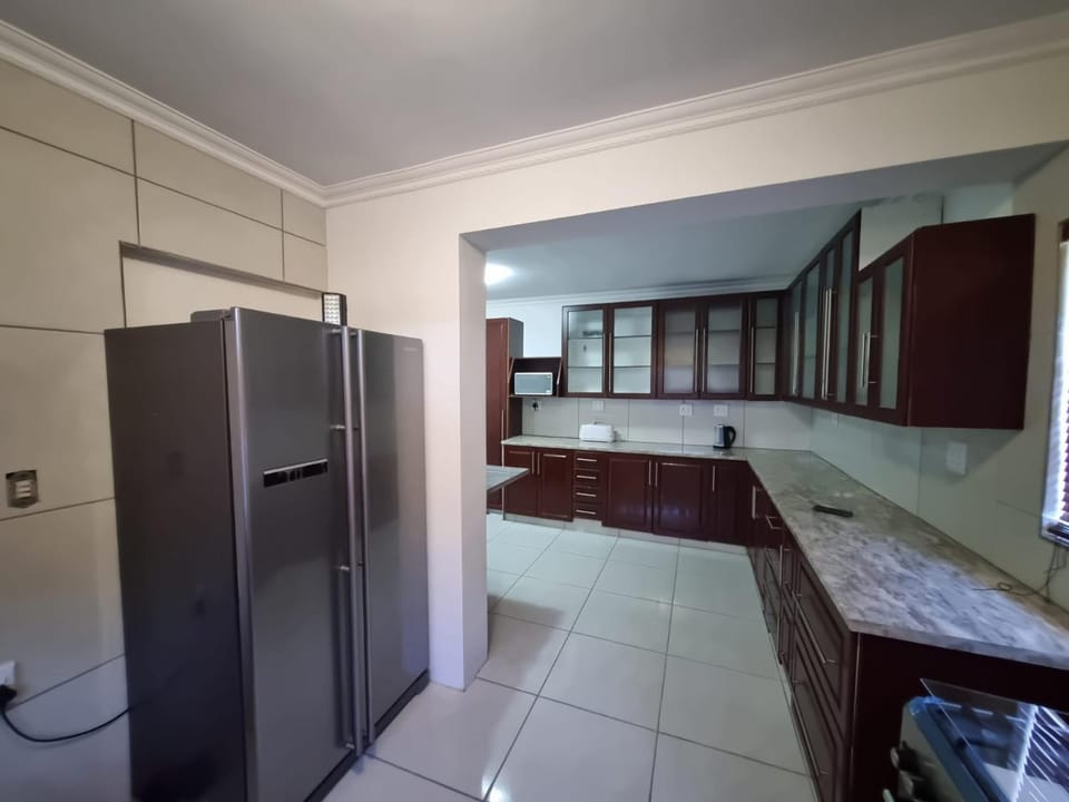 Kitchen or kitchenette, microwave, oven, stove