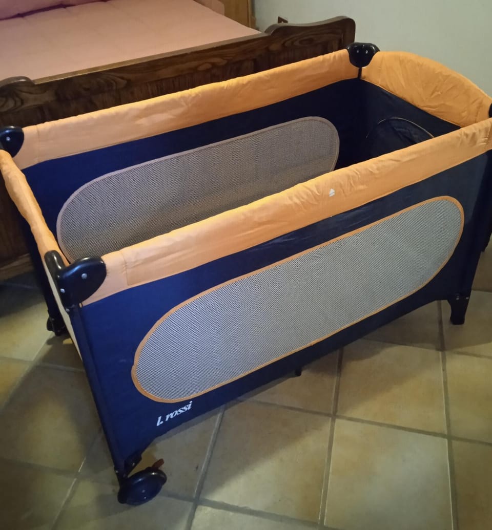 Bedroom, cot