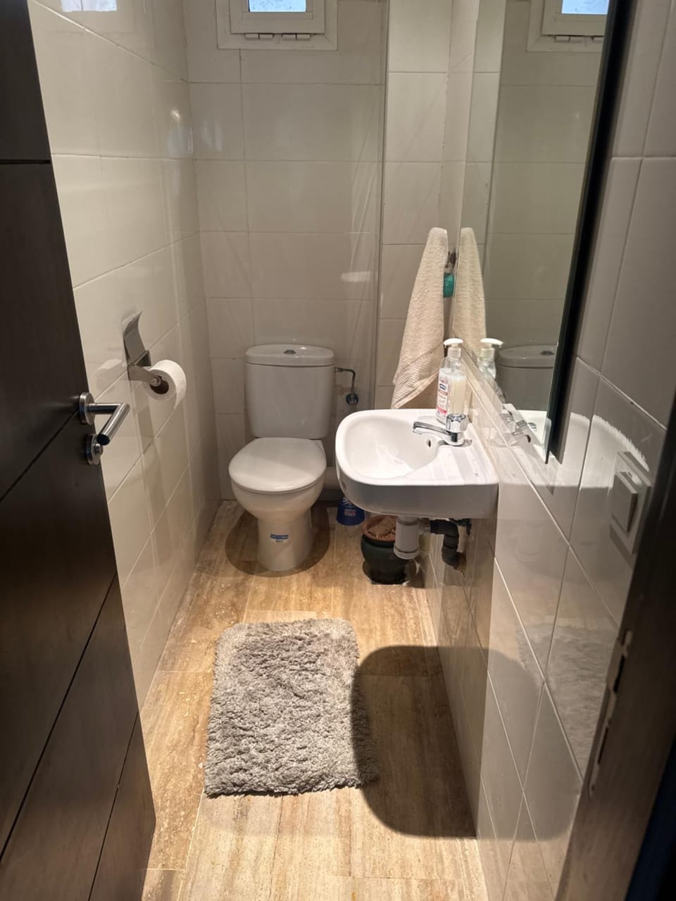 Toilet, towels