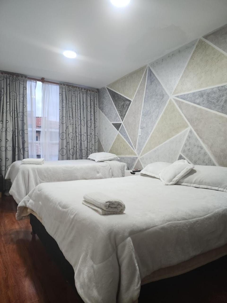 Hospedaje Malta Jireth "favor llamar" CAS visas USA fotos "Cerca al Aeropuerto" Vacation rental in Bogota