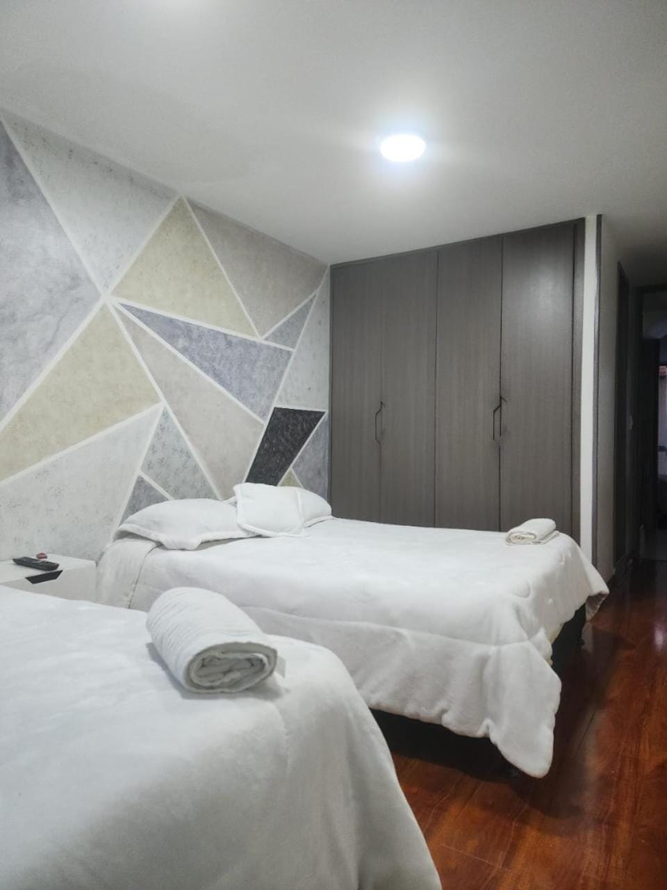 Hospedaje Malta Jireth "favor llamar" CAS visas USA fotos "Cerca al Aeropuerto" Vacation rental in Bogota