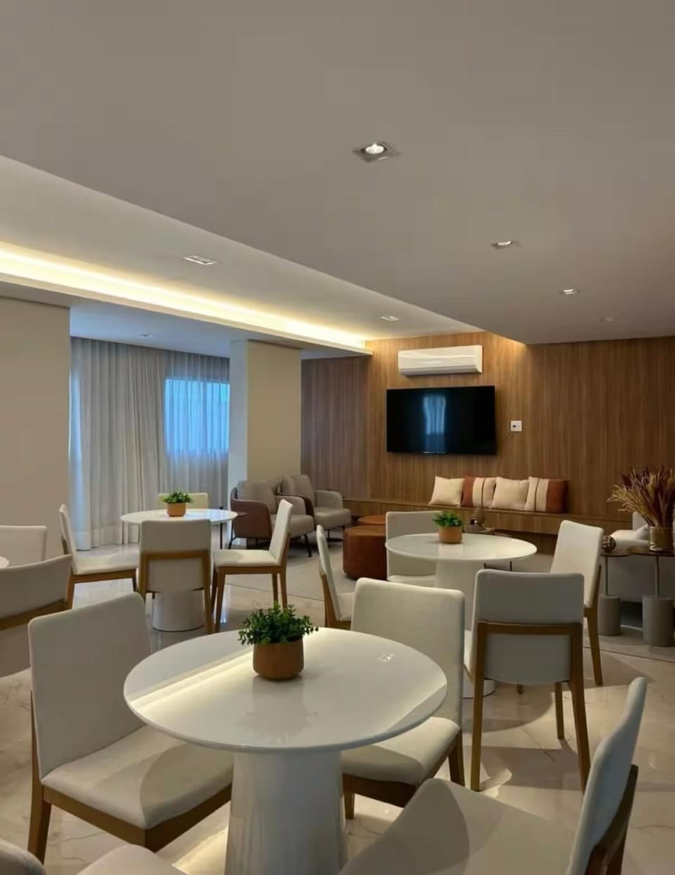 Meeting/conference room
