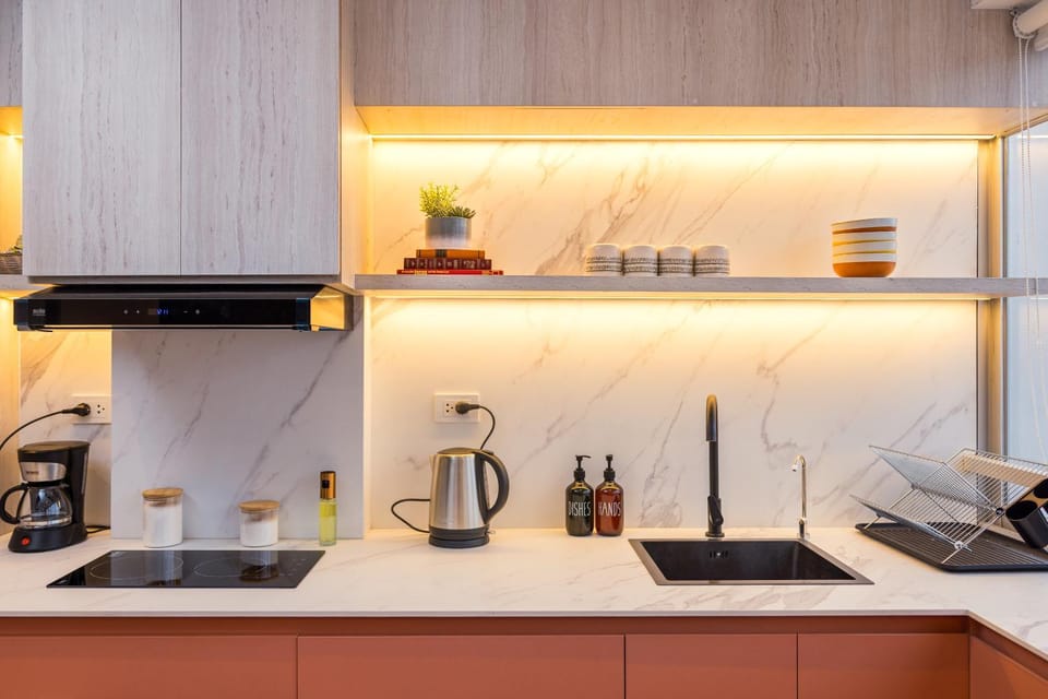 Coffee/tea facilities, Kitchen or kitchenette, Kitchen or kitchenette, stove