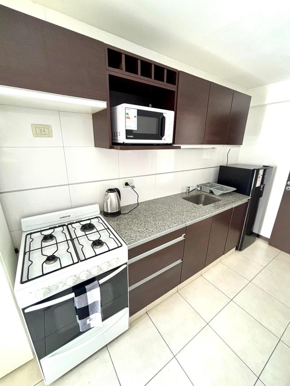 Kitchen or kitchenette, microwave, kitchen