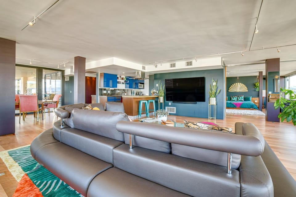 Luxe Dtwn Reno Penthouse ~ 3 Mi to Casinos! House in Reno