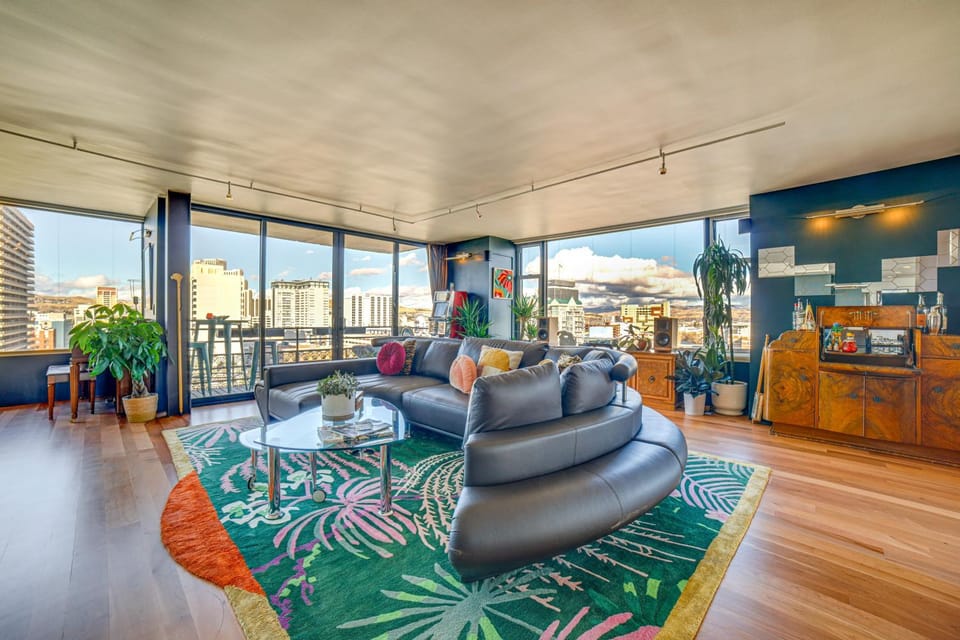 Luxe Dtwn Reno Penthouse ~ 3 Mi to Casinos! House in Reno