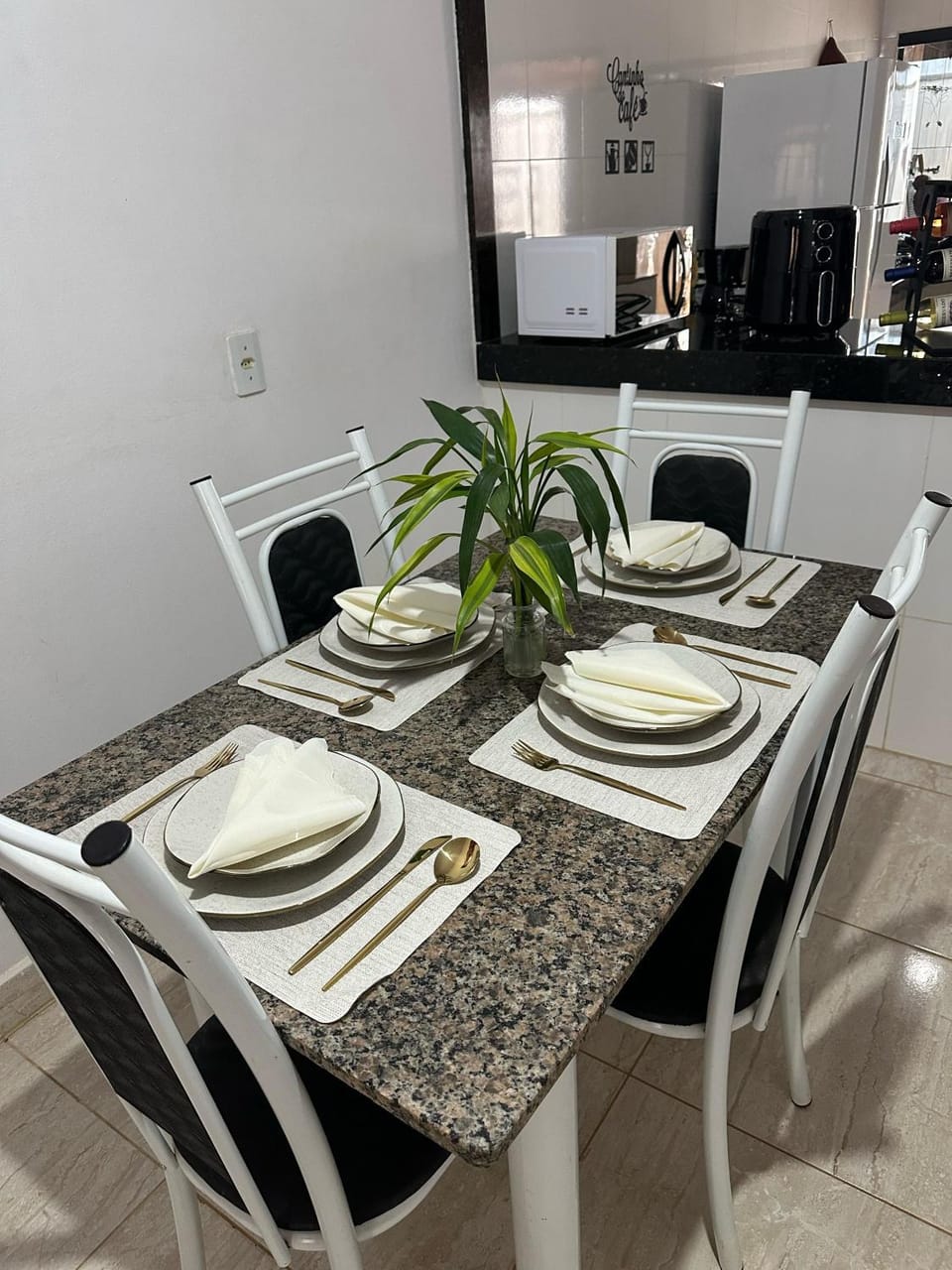 Dining area, kitchen