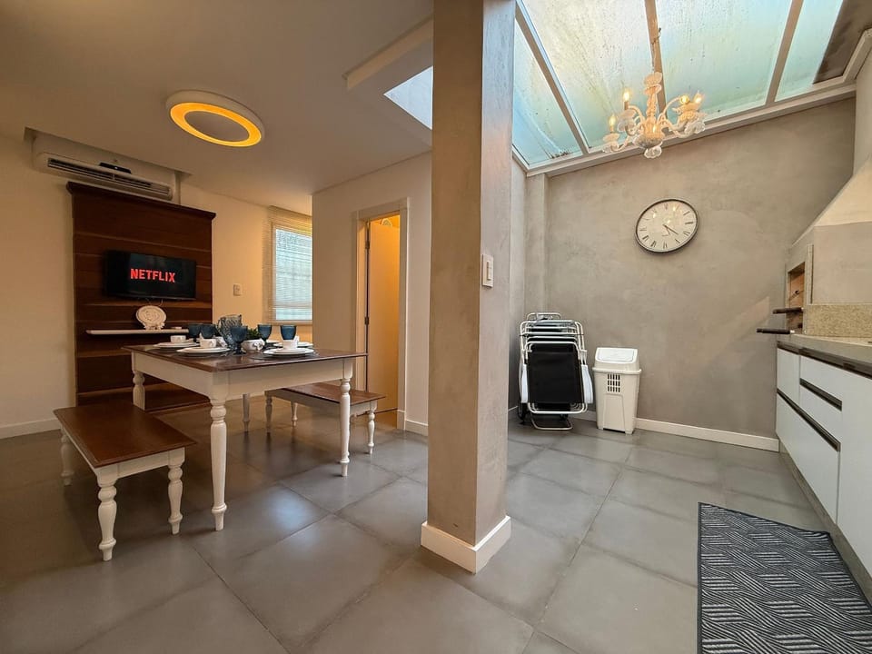 TV and multimedia, Kitchen or kitchenette, Living room, Seating area, Dining area, oven, pet friendly, stove, toaster