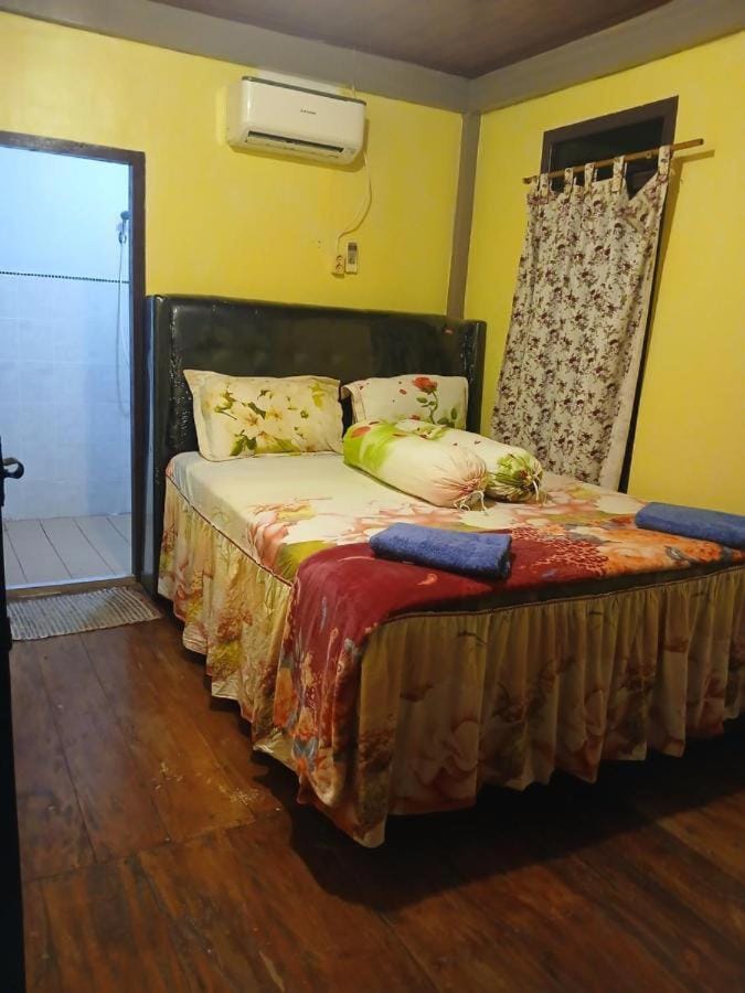 KeyHole Surf Camp Bed and Breakfast in Indonesia