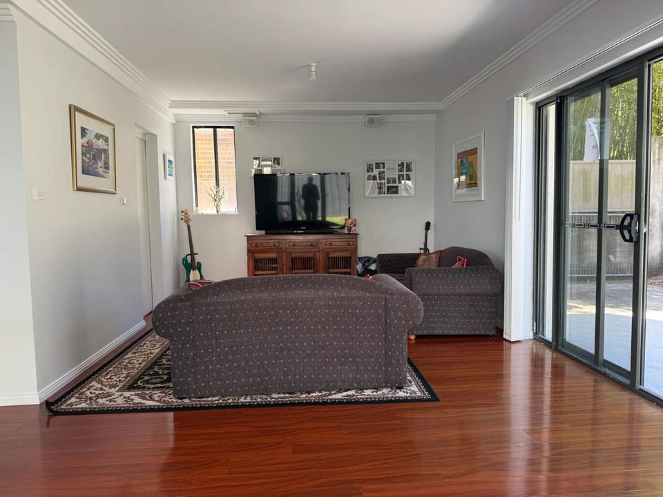 Stay on Lee- Pet friendly- Beach view & inside gym House in Culburra Beach
