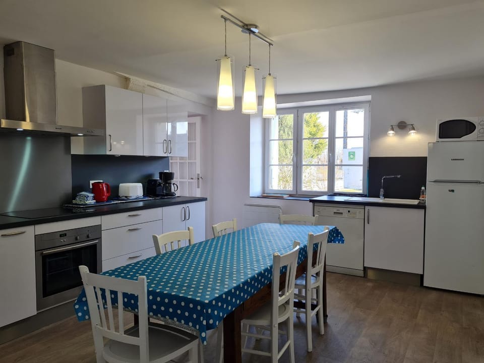 Gîte moderne avec jardin, terrasse et parking privé - FR-1-590-538 House in Centre-Val de Loire