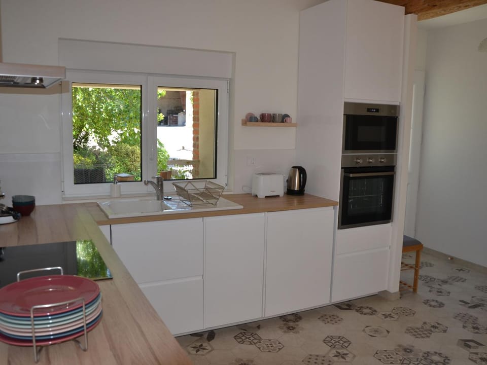 Charmant gîte à la ferme avec terrasse et vue sur la mare - FR-1-590-540 House in Centre-Val de Loire