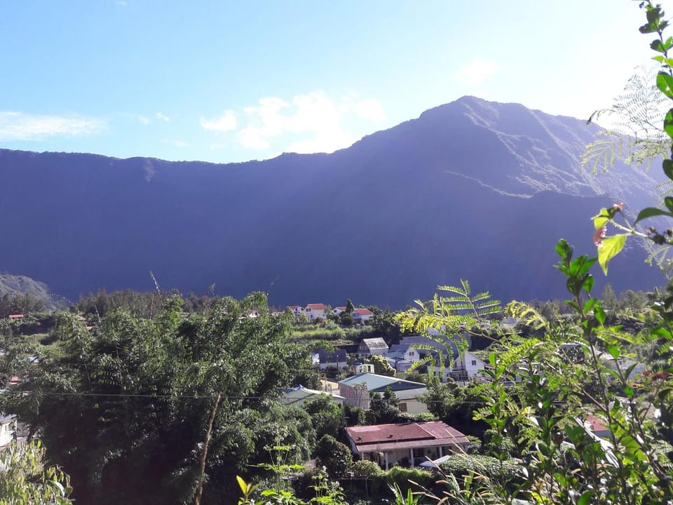 Chalet créole à Salazie : gîte familial tout équipé - FR-1-786-31 House in Réunion