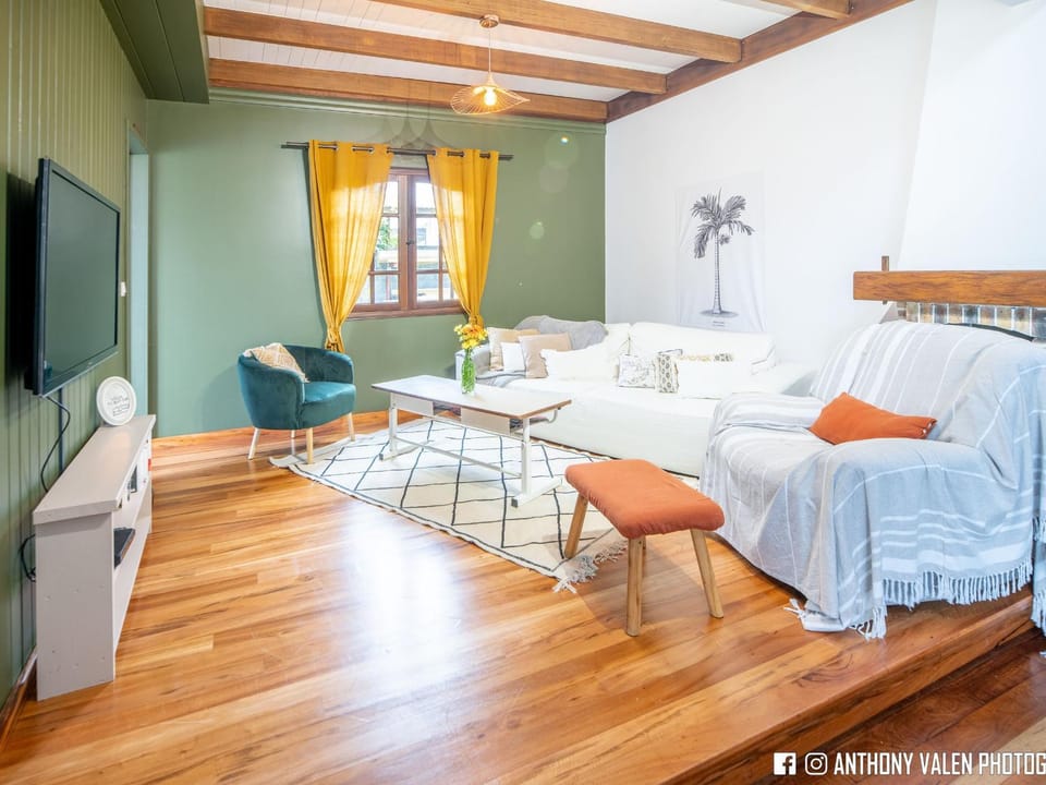 Villa spacieuse avec jardin, cheminée et billard, 5 chambres pour 10 pers. - FR-1-786-35 House in Saint-Leu