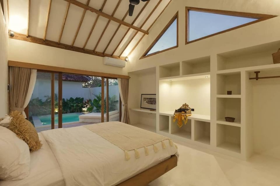 Bedroom, Pool view, Swimming pool
