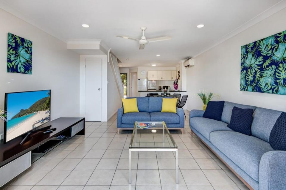 TV and multimedia, Living room, Seating area, Dining area, Evening entertainment
