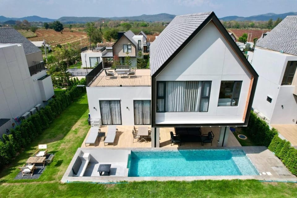 แคนเทอเบอรี่ เขาใหญ่ พูลวิลล่า สระน้ำอุ่น CANTERBURY Khaoyai House in Laos