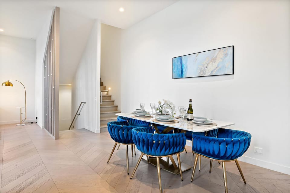 Luxury VIP 4-Bedroom Townhouse in Port Melbourne House in Melbourne