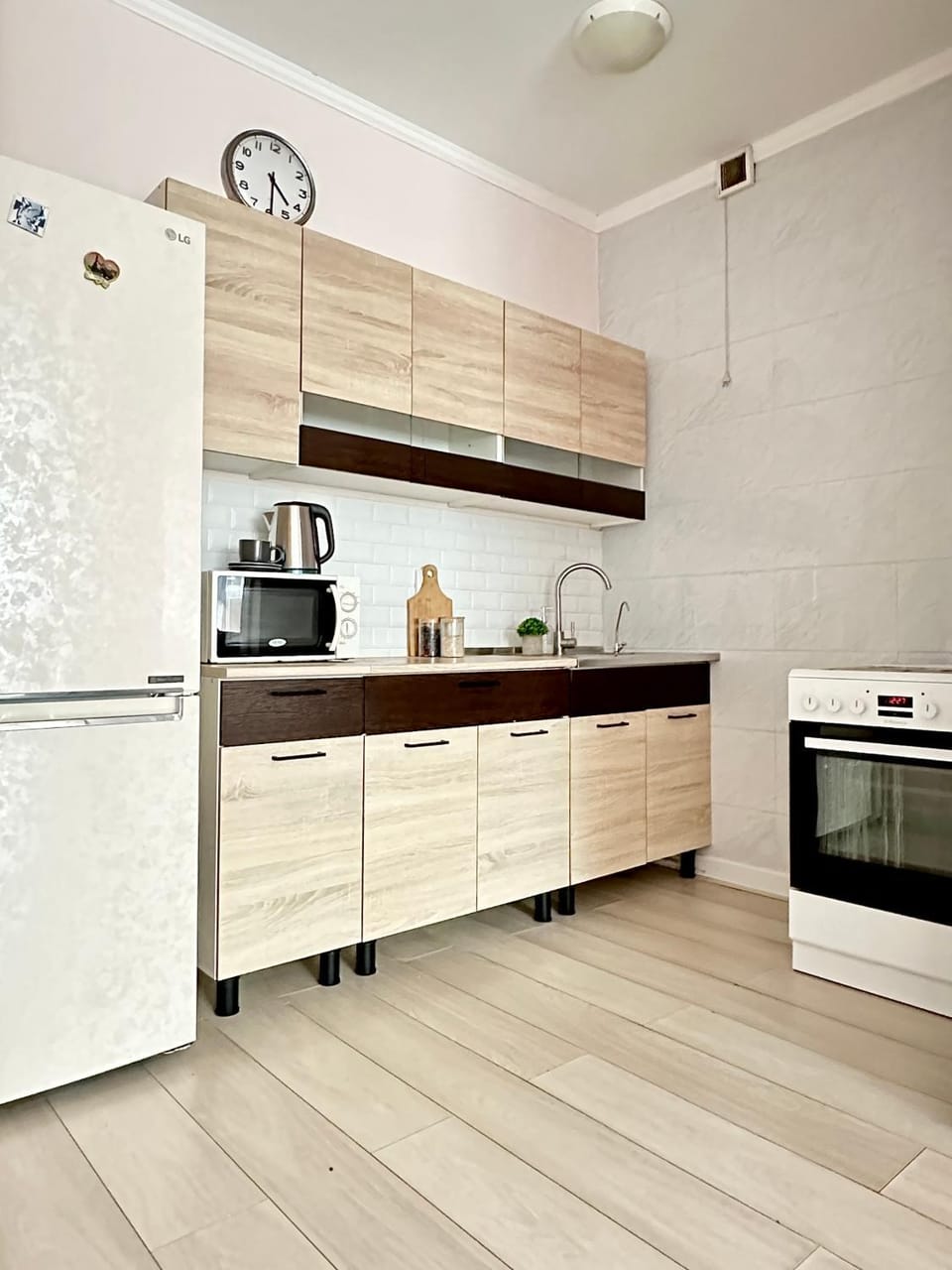 Coffee/tea facilities, Kitchen or kitchenette, microwave, stove
