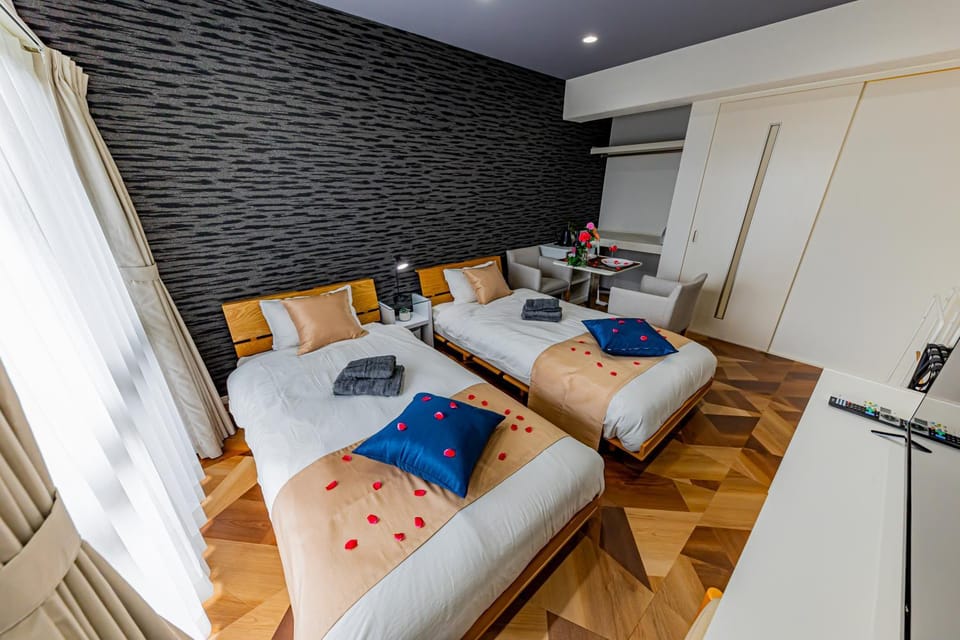 Bed, Living room, Photo of the whole room, Bedroom