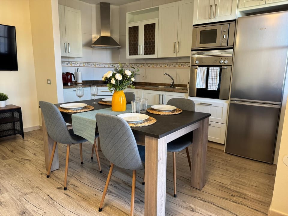Dining area, kitchen