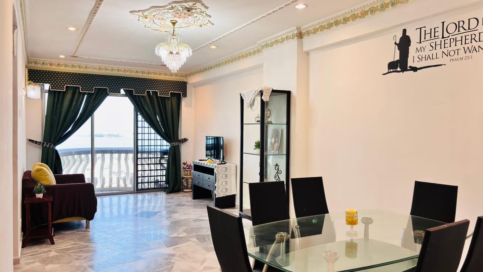 TV and multimedia, Living room, Seating area, Dining area