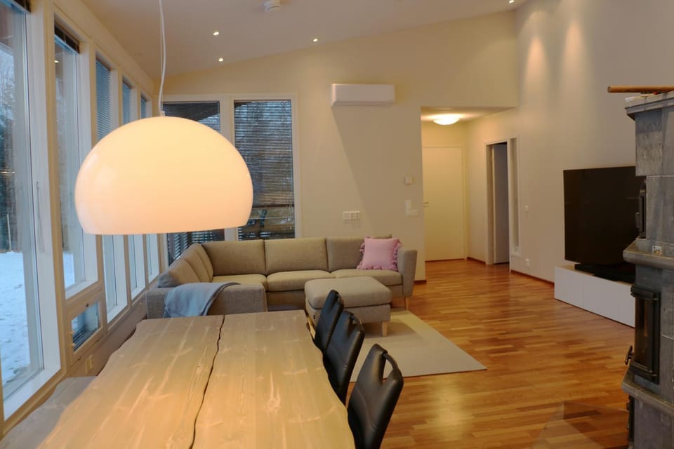 Communal lounge/ TV room, TV and multimedia, Seating area, Evening entertainment, air conditioner