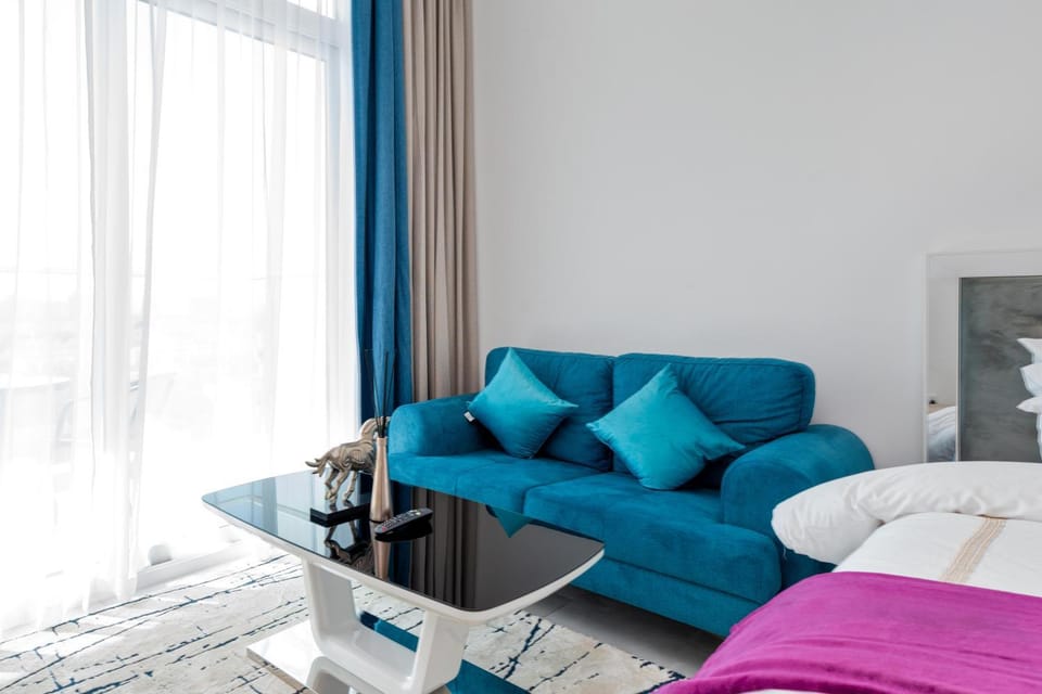 Bed, Living room, Photo of the whole room, Seating area, Bedroom