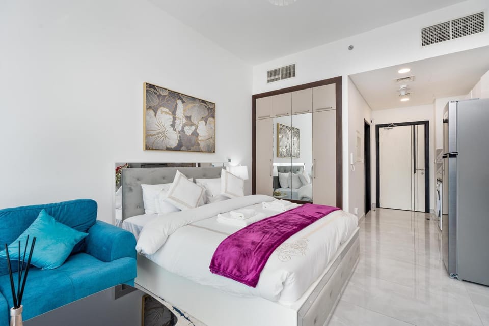Bed, Kitchen or kitchenette, Living room, Photo of the whole room, Seating area, Bedroom, wardrobe