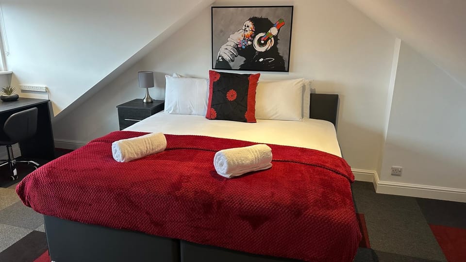 Bed, Bedroom, towels