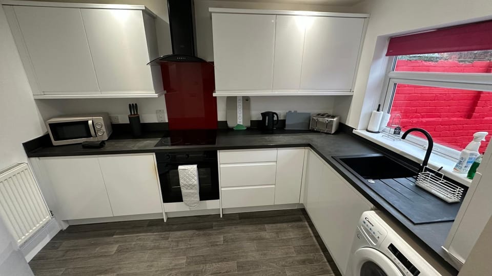 Kitchen or kitchenette, oven, pet friendly, stove, toaster