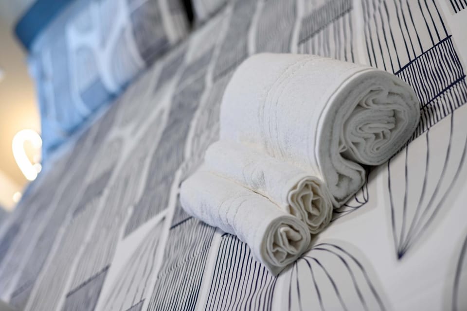 Bed, Bedroom, towels