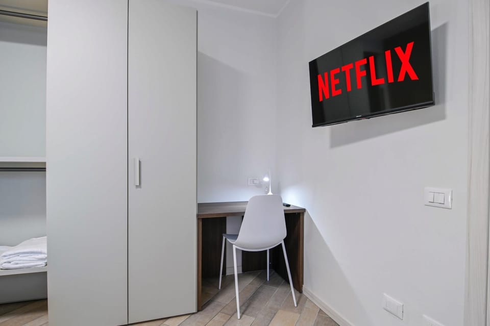 TV and multimedia, Seating area, Bedroom, furniture, wardrobe