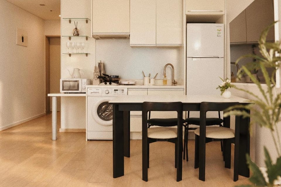 Dining area, kitchen