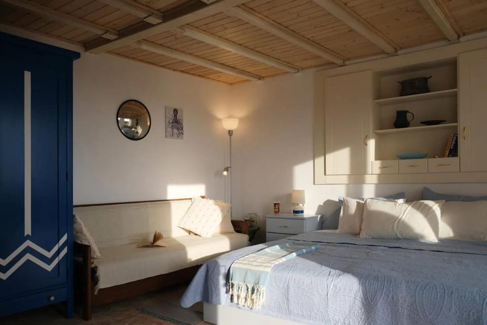 Seating area, Bedroom