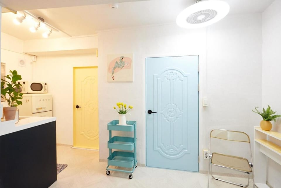 Kitchen or kitchenette, Living room