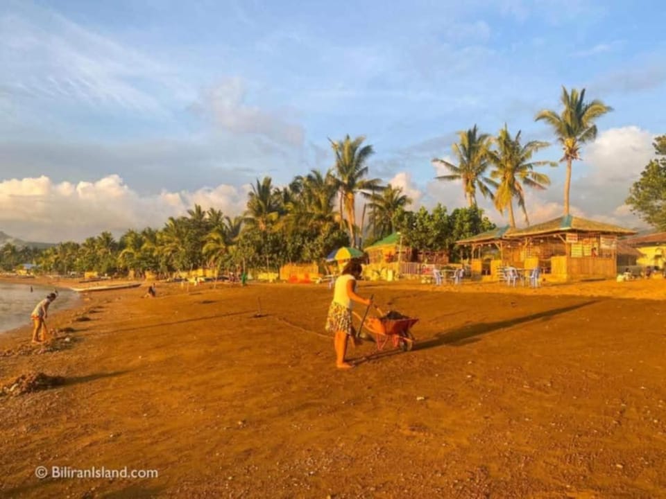 Beachfront Agpangi House in Central Visayas