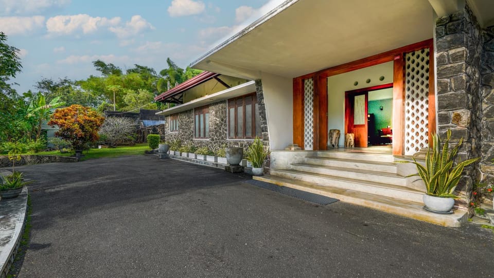Facade/entrance, Balcony/Terrace