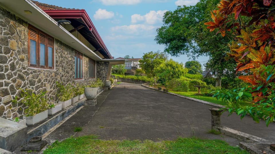 Garden, Balcony/Terrace, Landmark view