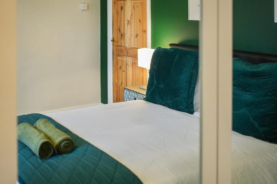 Large 3 Bed Home, Wisewood, FREE Parking, Great for Groups - Hosted by Stay Host Save Apartment in Sheffield