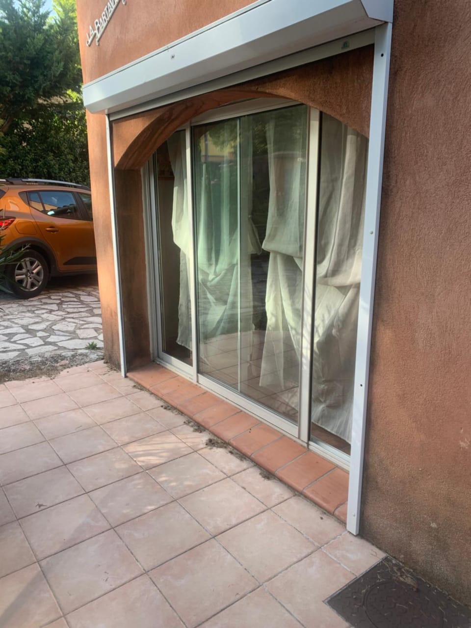 Facade/entrance