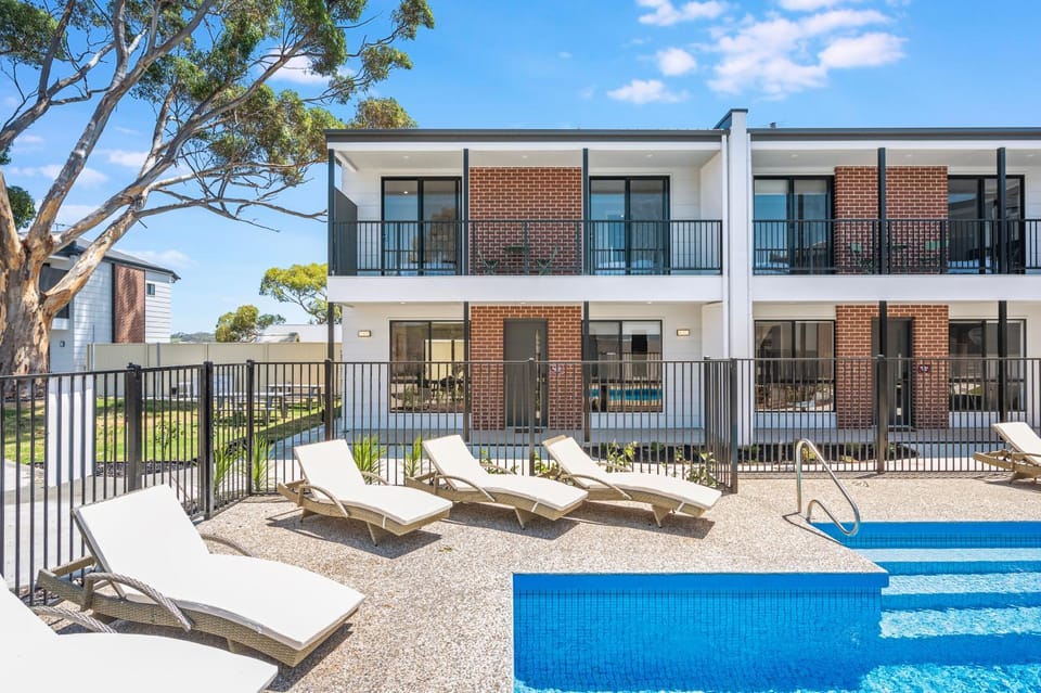 Property building, Swimming pool