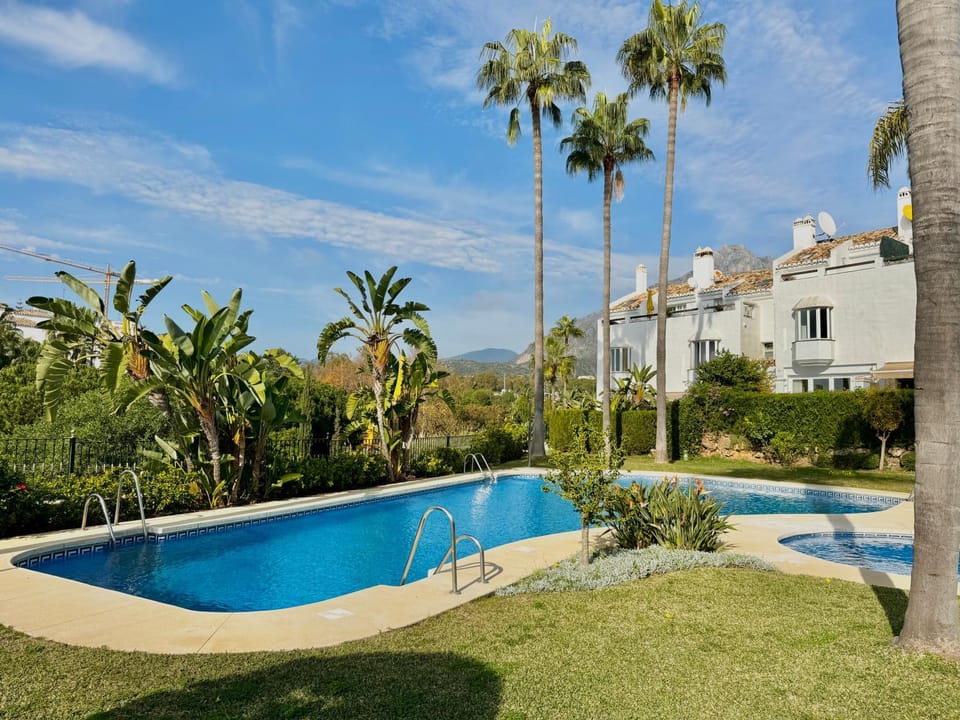 Swimming pool, Swimming pool