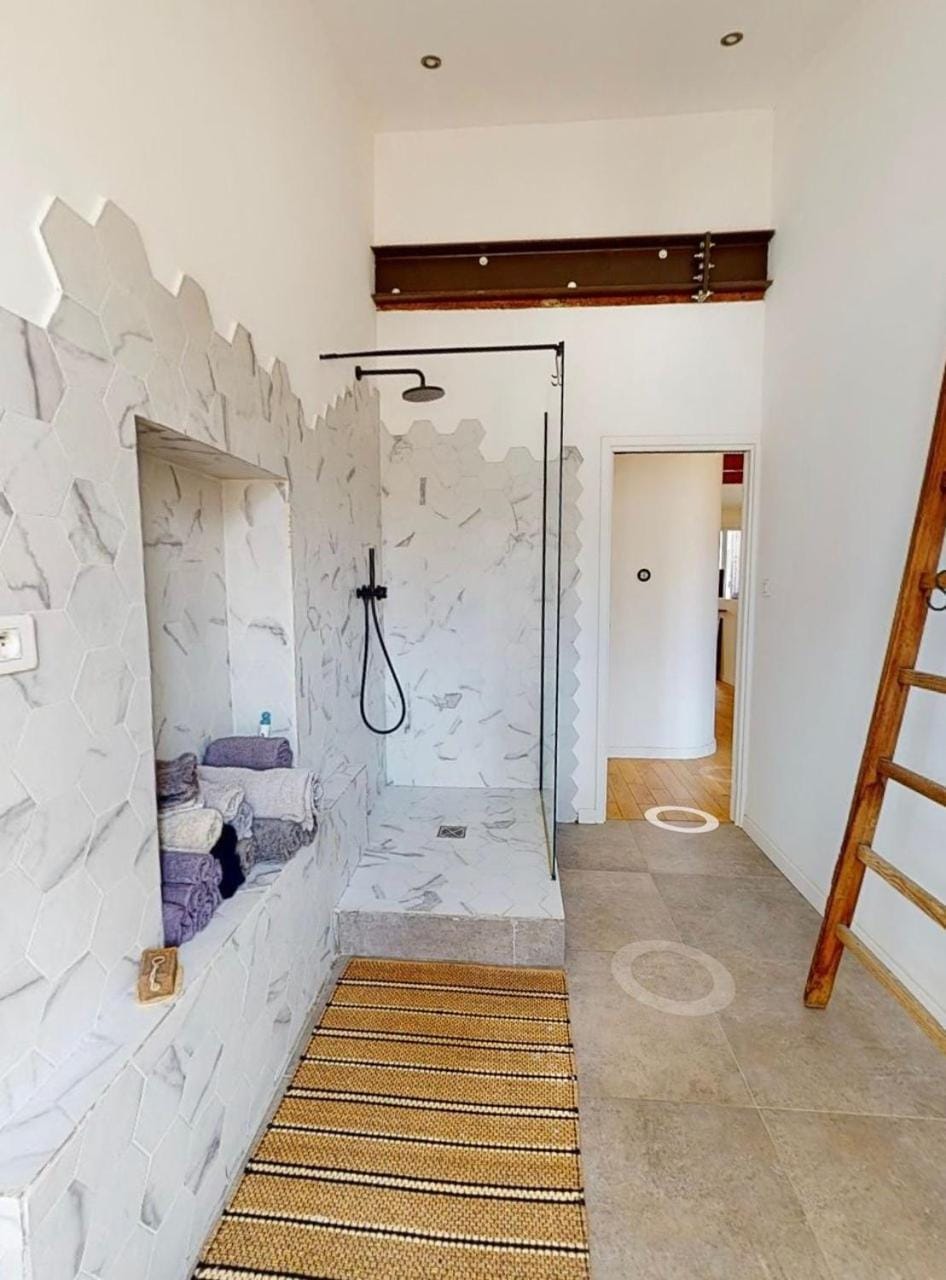 Balcony Massilia City Center Apartment in Marseille